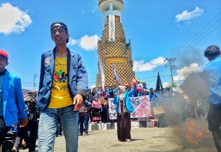 mantan Aktivis Gerakan Mahasiswa Kampus (GMK) Sinjai/Menteri Advokasi DEMA IAIM Sinjai Periode 2019-2020 Andi Ahmad Wahib turut angkat bicara.