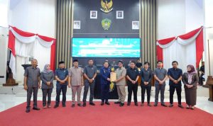 Pemerintah Kabupaten (Pemkab) Gowa menyerahkan tiga Rancangan Peraturan Daerah (Ranperda) strategis kepada DPRD Kabupaten Gowa untuk dibahas dan ditetapkan menjadi Peraturan Daerah (Perda). (Foto: Ist)