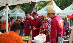 Universitas Hasanuddin menggelar perayaan 2 Tahun Car Free Day (CFD) Unhas yang mengusung tema “Mendulang Berkah dengan Halal dan Inovatif”. Kegiatan ini berlangsung di Pelataran Pintu 1 Unhas, tepat di depan Masjid Ikhtiar Unhas, pada Minggu (12/10) kemarin.