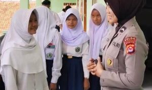 Polda Banten melalui Satuan Pelayanan Pemenuhan Gizi (SPPG) melaksanakan pengecekan keamanan pangan (food safety) serta sosialisasi pemeriksaan makanan secara organoleptik atau menggunakan panca indera kepada para penerima manfaat program Makan Bergizi Gratis (MBG) yang dilaksanakan di SDN Drangong 1 Serang dan MTs Nurul Ikhlas Drangong, Kota Serang.