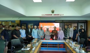 Rektor Universitas Hasanuddin, Prof. Dr. Ir. Jamaluddin Jompa, M.Sc., menerima secara resmi kunjungan Majlis Kebudayaan Negeri Kelantan yang dipimpin langsung Menteri Besar Kelantan Dato Panglima Perang Ustaz Dato Haji Mohd Nasaruddin Bin Haji Daud bersama rombongan. Kegiatan berlangsung mulai pukul 11.00 Wita, di Ruang Rektor Lantai 8 Rektorat, Kampus Unhas Tamalanrea, Makassar, Rabu (15/10).