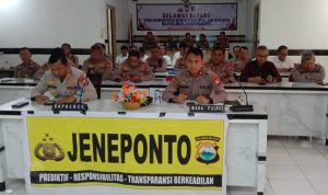 Guna mempersiapkan penerapan Kitab Undang-Undang Hukum Pidana (KUHP) yang baru, Kapolres Jeneponto AKBP Widi Setiawan, secara langsung menghadiri Sosialisasi Implementasi UU No. 1 Tahun 2023 tentang KUHP. Kegiatan yang diselenggarakan secara daring oleh Divisi Hukum Polri tersebut berlangsung di Aula Lantai Dua Polres Jeneponto, pada Rabu (15/10/2024) pukul 09.00 Wita.