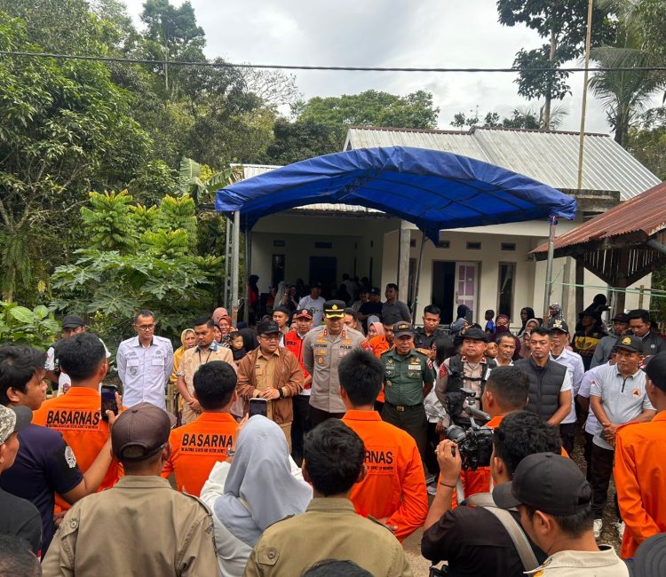 Pencari Rotan Tersesat di Hutan