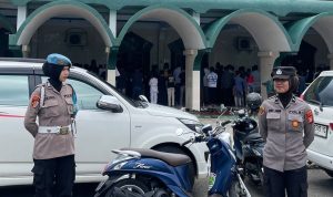 Para Polwan disiagakan di sejumlah titik, mulai dari penjagaan Mako Polres, pengamanan ruang tahanan, hingga pengaturan arus kendaraan di sekitar masjid