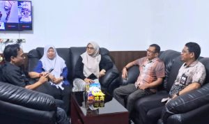 KPU Sinjai diterima langsung oleh Ketua Bawaslu Kabupaten Sinjai, Muh. Arsal Arifin, bersama jajaran